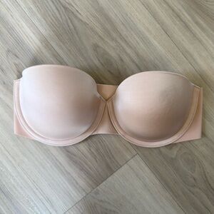 Women’s SPANX
LIKE NEW Strapless Smooth Suit Your Fancy Bra
Size:36C